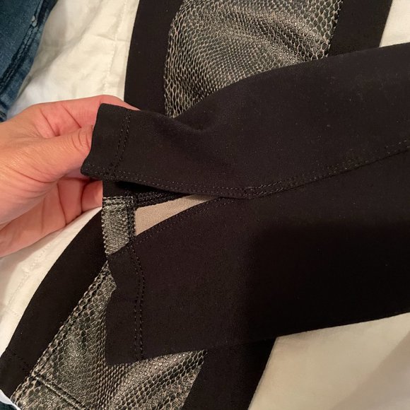 BCBGMAXAZARIA SNAKE PRINT/BLACK LEGGINGS SIZE S - Picture 5 of 6